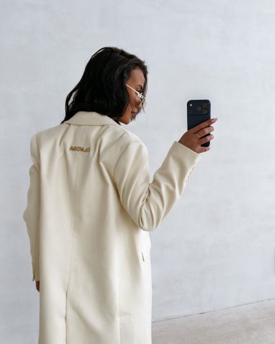 Płaszcz damski OLAVOGA FONAJ 2026 ecru - FashionPlace - 4