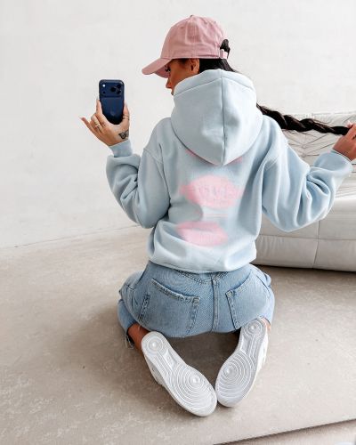 Bluza damska OLAVOGA LUCKY MINDSET 2026 baby blue - FashionPlace - 2