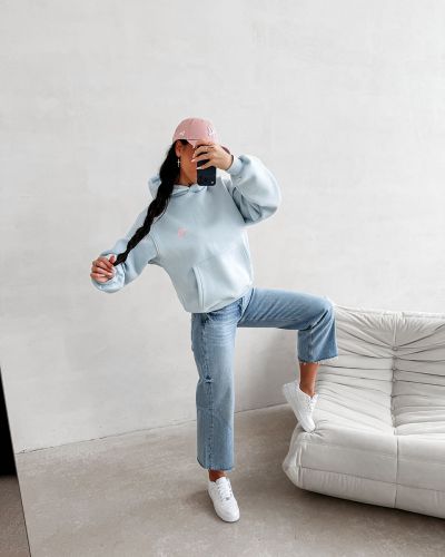 Bluza damska OLAVOGA LUCKY MINDSET 2026 baby blue - FashionPlace - 4