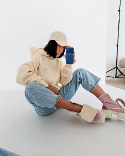Bluza damska OLAVOGA LUCKY MINDSET 2026 kokosowa - FashionPlace - 2