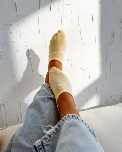 Skarpetki damskie OLAVOGA WOMAN SOKS 2026 żółte - FashionPlace - 1