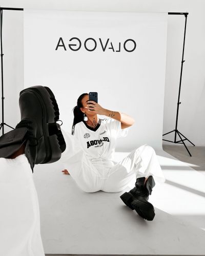 T-shirt damski OLAVOGA LONDON 2026 ecru - FashionPlace - 3