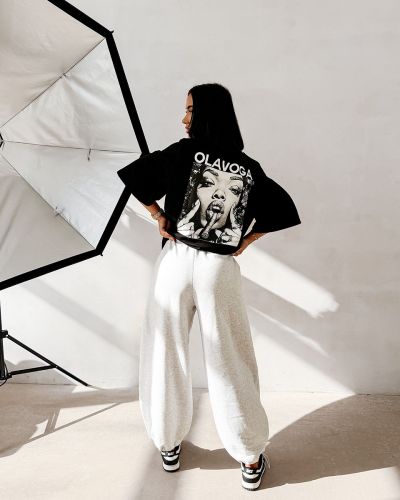 T-shirt damski OLAVOGA FIOAGE 2026 czerń - FashionPlace - 1