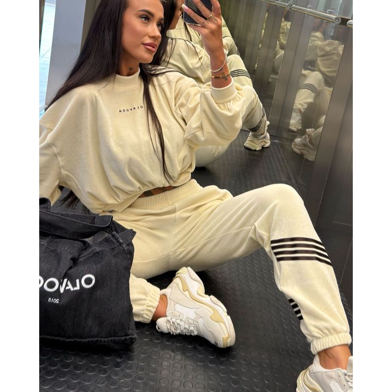 Komplet damski OLAVOGA MAVINA 2026 kokosowy - FashionPlace - 1